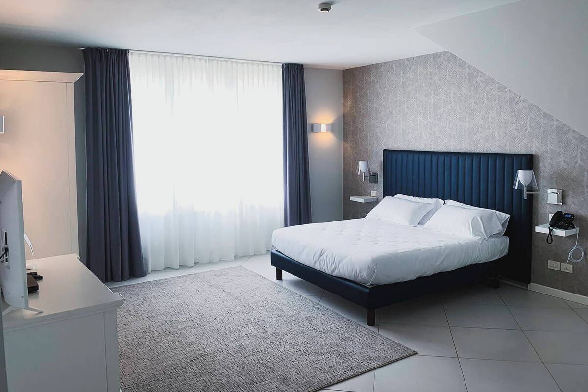 Suite, 1 habitación | Minibar, escritorio, wifi gratis y ropa de cama