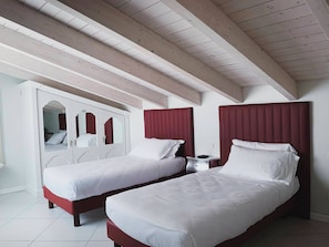 Minibar, escritorio, wifi gratis y ropa de cama