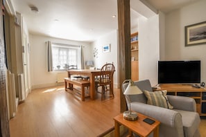 Cottage | Dining