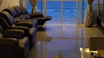 Deluxe Apartment | 3 bedrooms, free WiFi