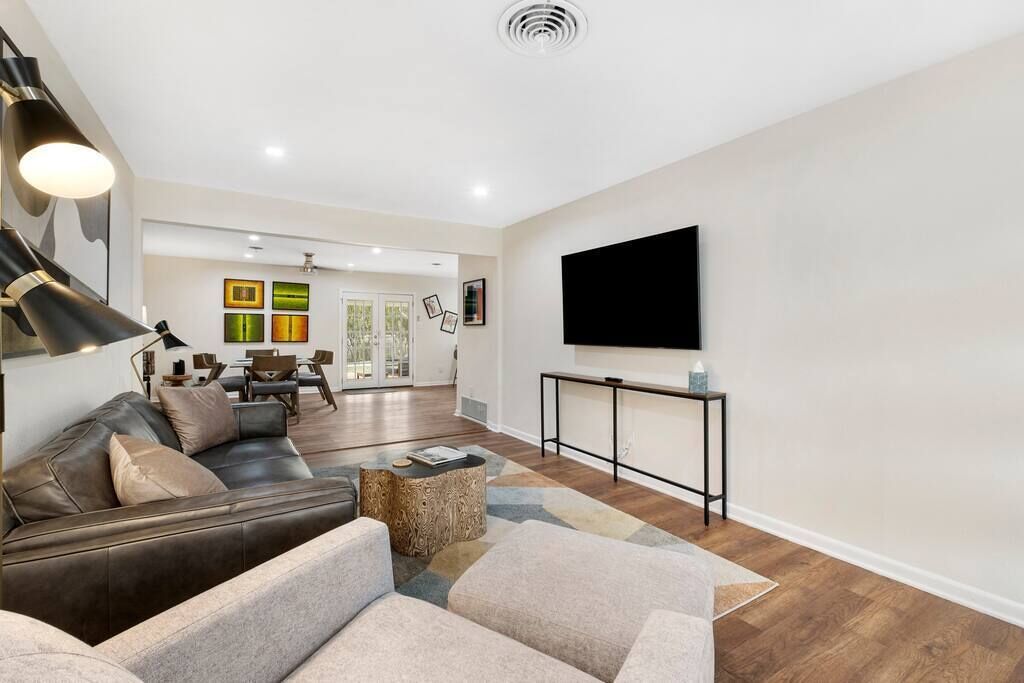 NEW! Mid Century Modern Gem *Centrally Located*