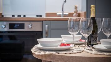 Smart TV 32-inci dengan saluran TV kabel dan TV