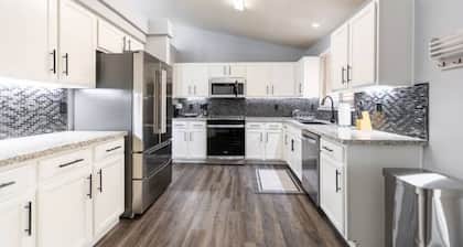 5 Bedroom House in Beautiful NW Bakersfield