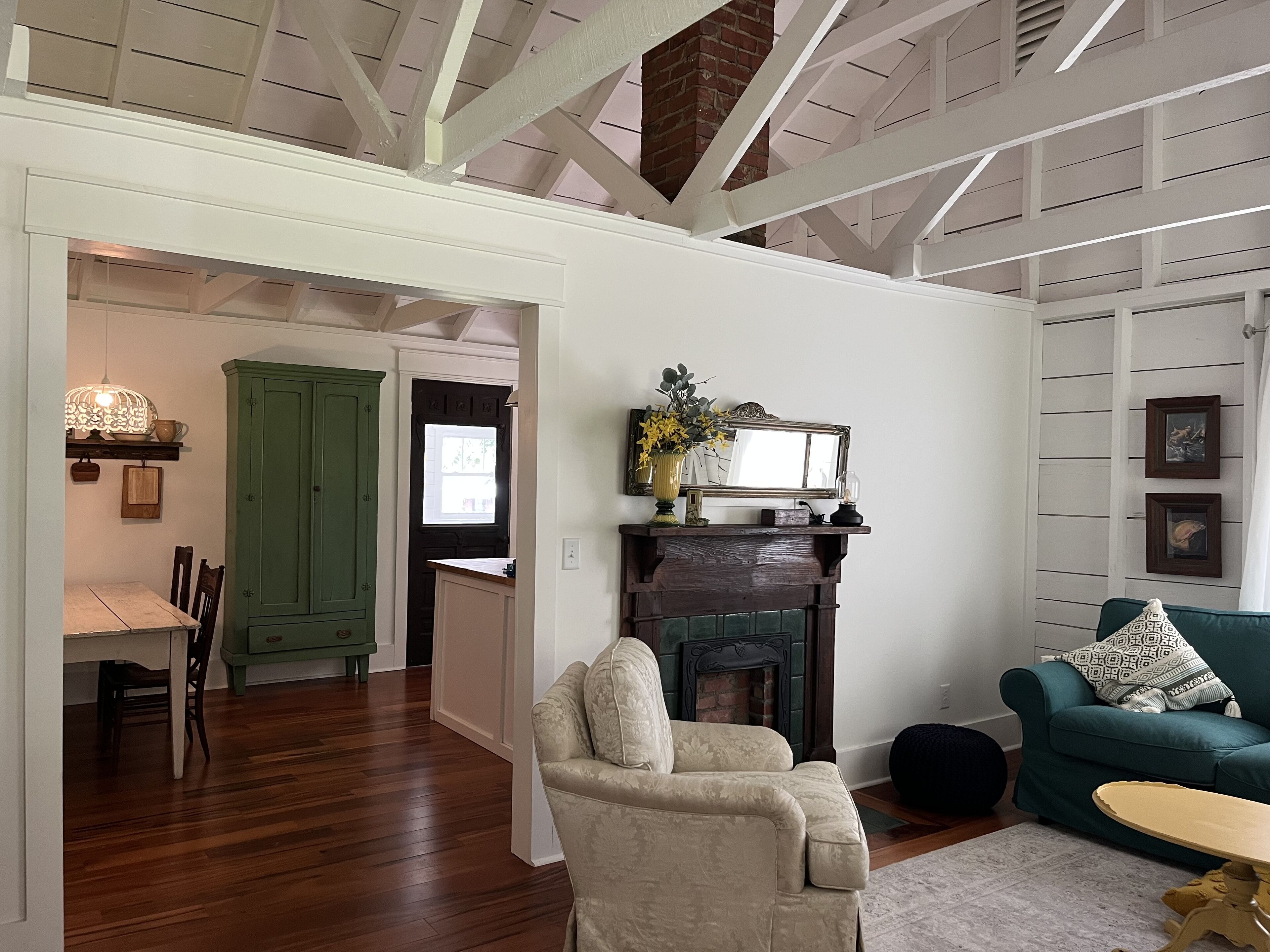 Riverside Bungalow -Pisgah Nat Forest 1 mile, Dupont Forest 7, Brevard 3 miles