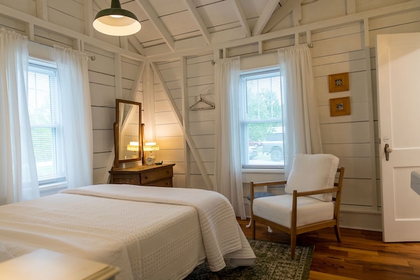 2 slaapkamers, een strijkplank/strijkijzer, gratis wifi, beddengoed