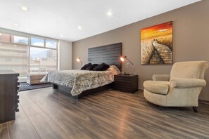 3 chambres, coffre-fort, bureau, fer et planche à repasser
