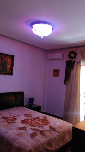 2 bedrooms, travel cot, WiFi, bed sheets