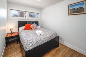 5 Schlafzimmer, Zimmersafe, Bügeleisen/Bügelbrett, Reisekinderbett