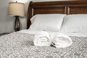 5 chambres, coffres-forts dans les chambres, fer et planche à repasser