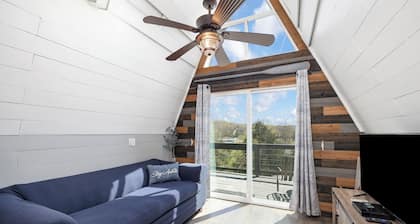 Tiny AFrame/Fire Pit/Pets/Lake Access/Dogwood Canyon