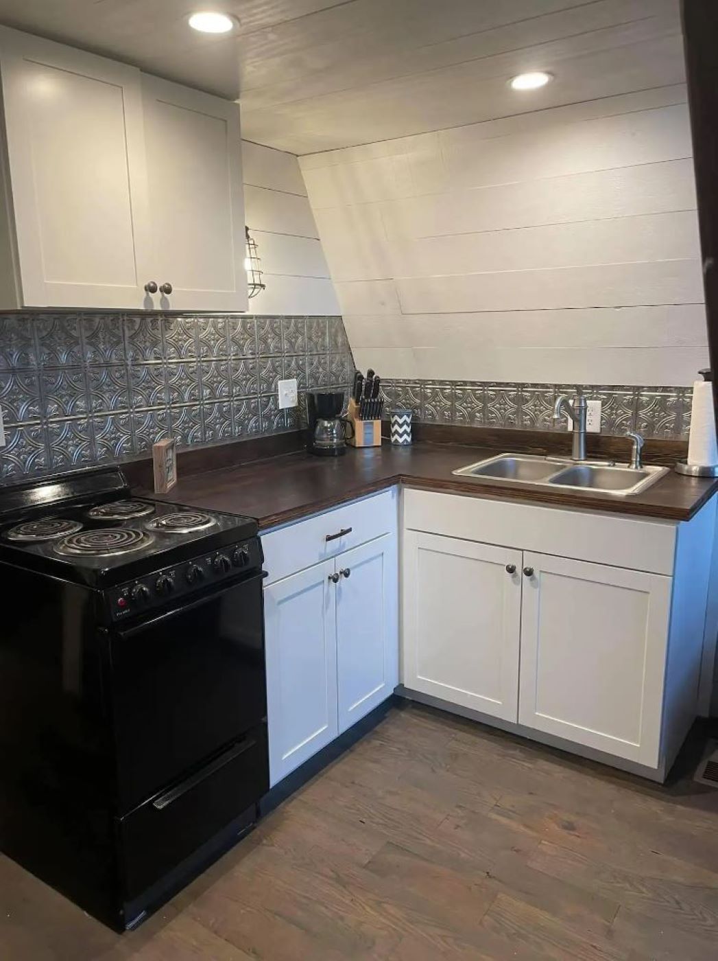 Tiny A-Frame Cabin, Table Rock Lake community