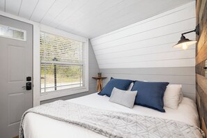 2 عدّة غرف نوم وواي فاي مجانًا وملاءات أسرّة