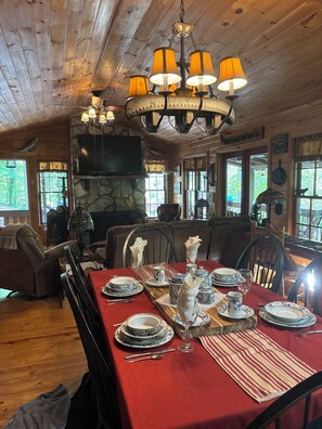 Dining - Woodland Creekside Cabin/HotTub/WiFi/Gameroom (Ellijay)
