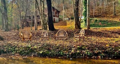 Woodland Creekside Cabin/HotTub/WiFi/Gameroom