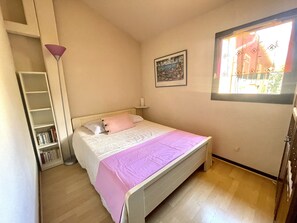 2 soverom og strykejern/-brett