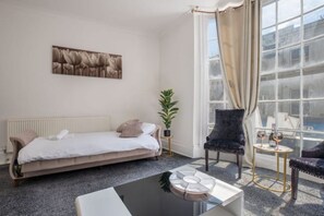 3 bedrooms, desk, free WiFi - Luxury, very central and spacious house (Brighton and Hove)