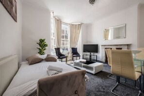 3 bedrooms, desk, free WiFi