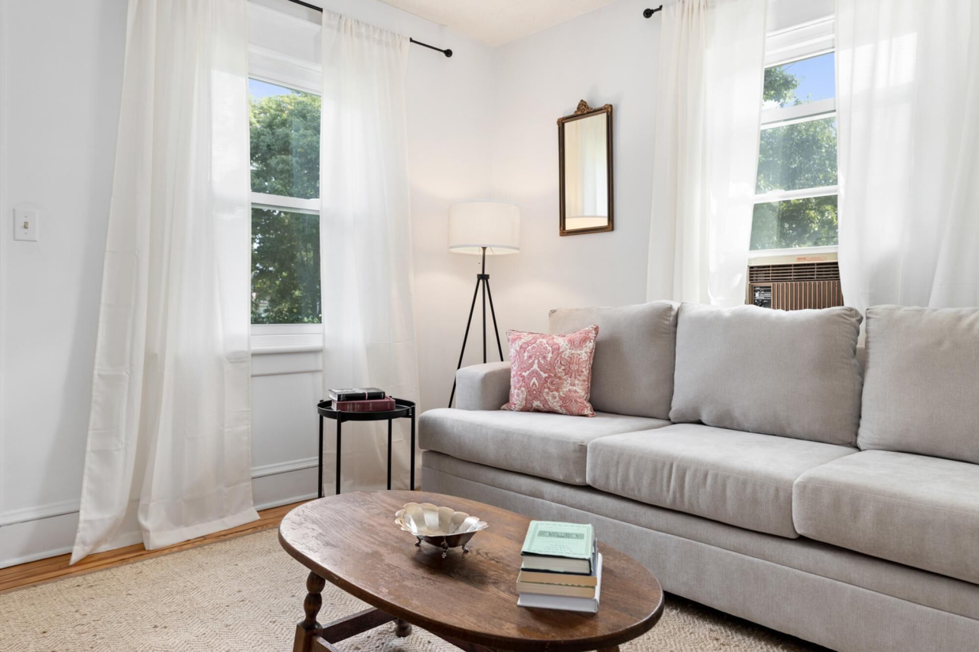 Cheerful 3 Bedroom Home Walk to UVA Stadium