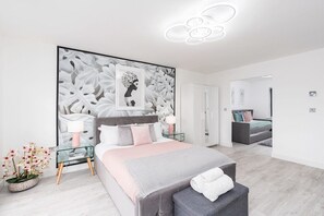 4 soveværelser, skrivebord, strygejern/strygebræt, gratis Wi-Fi