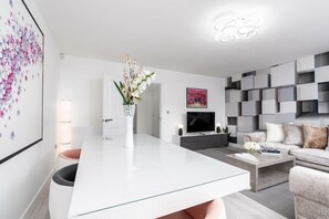 Interior - Close to MCR City Centre, Modern 4 Bedroom, 3.5 Bathroom Home, Free Parking (Greater Manchester)