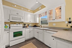 Fridge, microwave, oven, stovetop - Siesta Key Beach Duplex-Close to Sarasota Beach/Pet Friendly (Siesta Key)