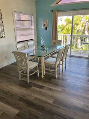 Dining - Beach house with atached apartment 30 Steps to Beach and 1 block to Johns Pass (Madeira Beach)
