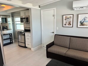 Smart TV - Beach house with atached apartment 30 Steps to Beach and 1 block to Johns Pass (Madeira Beach)