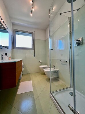 Douche, bidet