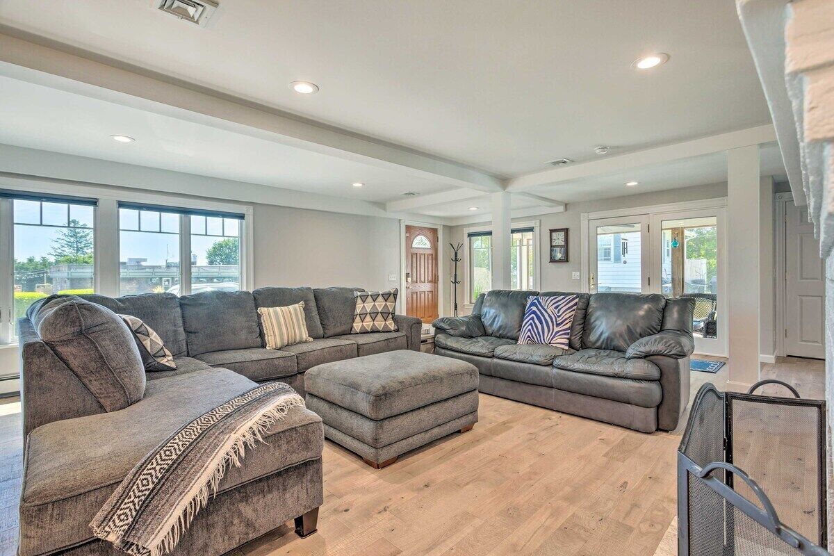 Narragansett Retreat w/ Ocean Views!