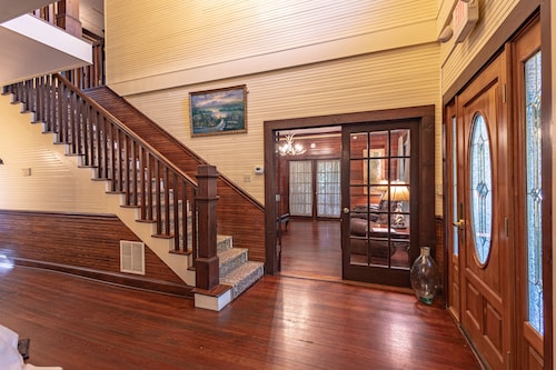 Spacious Historic Estate Home • Ideal for Families & Groups