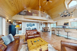 TV, fireplace, books - Secluded home on 5 acres with great mountain views, decks, wood stove & W/D (Florissant)