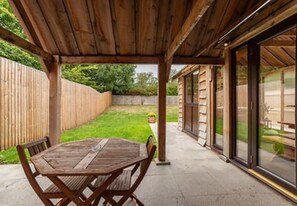 Outdoor dining - CopperPot Barn (Itchington Southam)