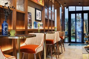 Dining - Card Hotel (Paris)