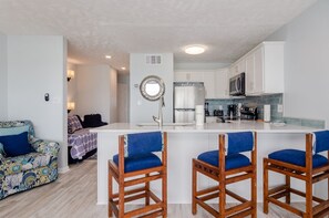 雪櫃、微波爐、焗爐、爐具