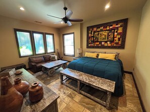 3 bedrooms, desk, iron/ironing board, free WiFi