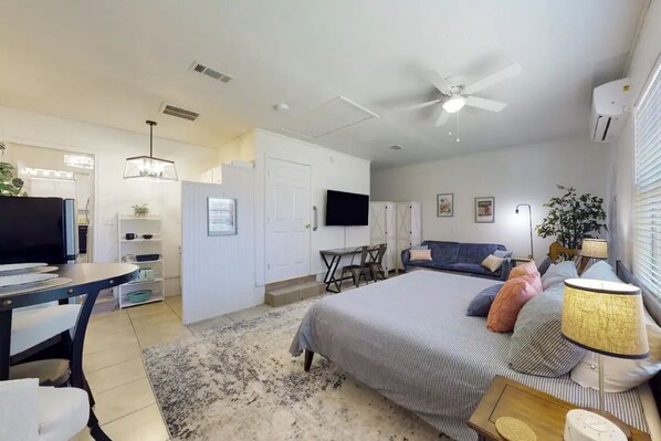 1 bedroom, desk, iron/ironing board, free WiFi