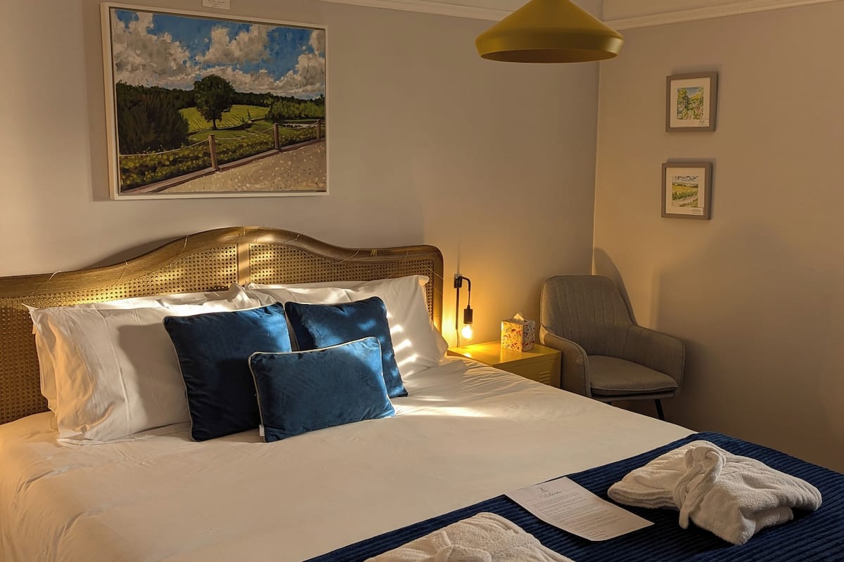 Standard Room, 1 King Bed, Non Smoking, Garden View | Premium bedding, memory-foam beds, individually decorated, soundproofing