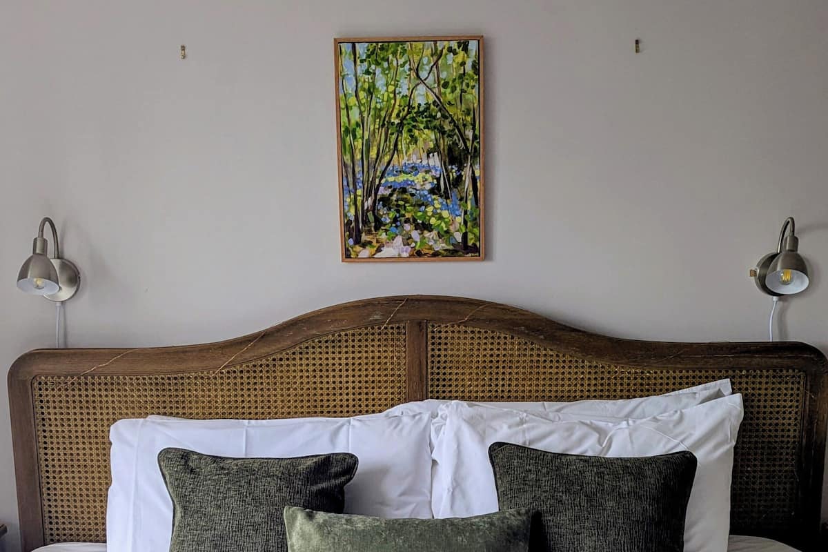 أغطية فراش متميزة وأسرّة بإسفنج يتكيف مع شكل الجسم