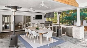 Outdoor dining - Beautiful Wainscott Home, Open Layout, Private Pool, Natural Light (Wainscott)