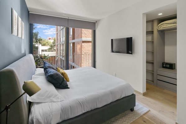 2 chambres, coffre-fort, fer et planche à repasser