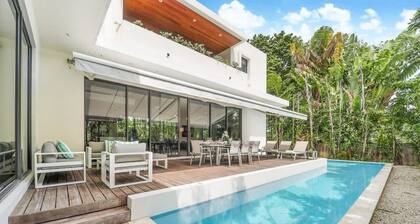 Modern Villa heated Pool gated Island