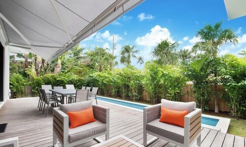 Modern Villa heated Pool gated Island