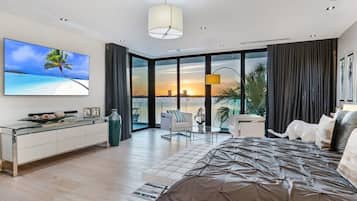 5 bedrooms, in-room safe, desk, iron/ironing board