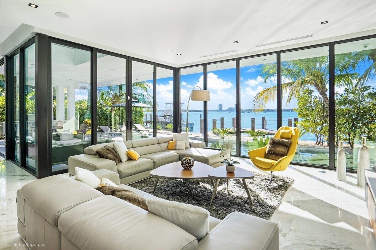 Smart TV, stereo, offices