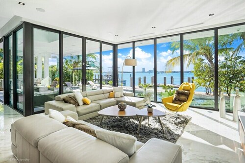 Luxury Bayfront Villa with Heated Pool & Hot tub