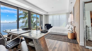 5 bedrooms, in-room safe, desk, iron/ironing board