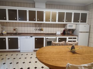 Frigorífic, microones, forn i placa de cuina 