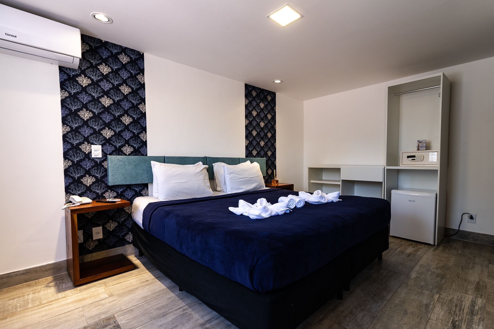 Cofres nos quartos, Wi-Fi de cortesia, roupa de cama