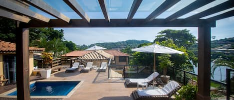 2 piscines extérieures