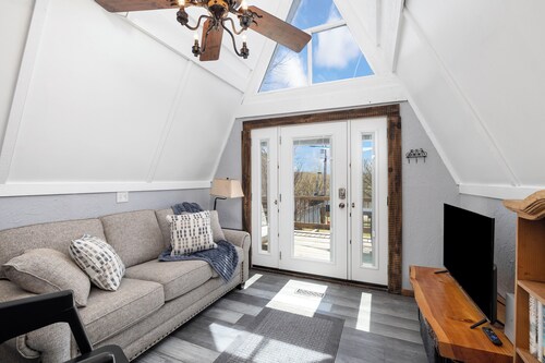 Little Aframe w/Exclusive Fire pit, Pet Friendly, Dogwood Canyon-15 min